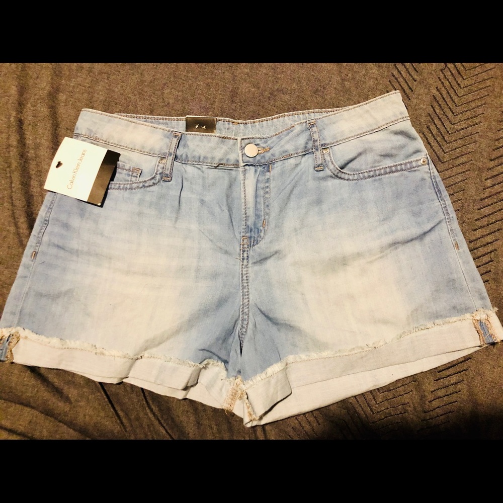 Calvin Klein 911 Parker Short- Size 8